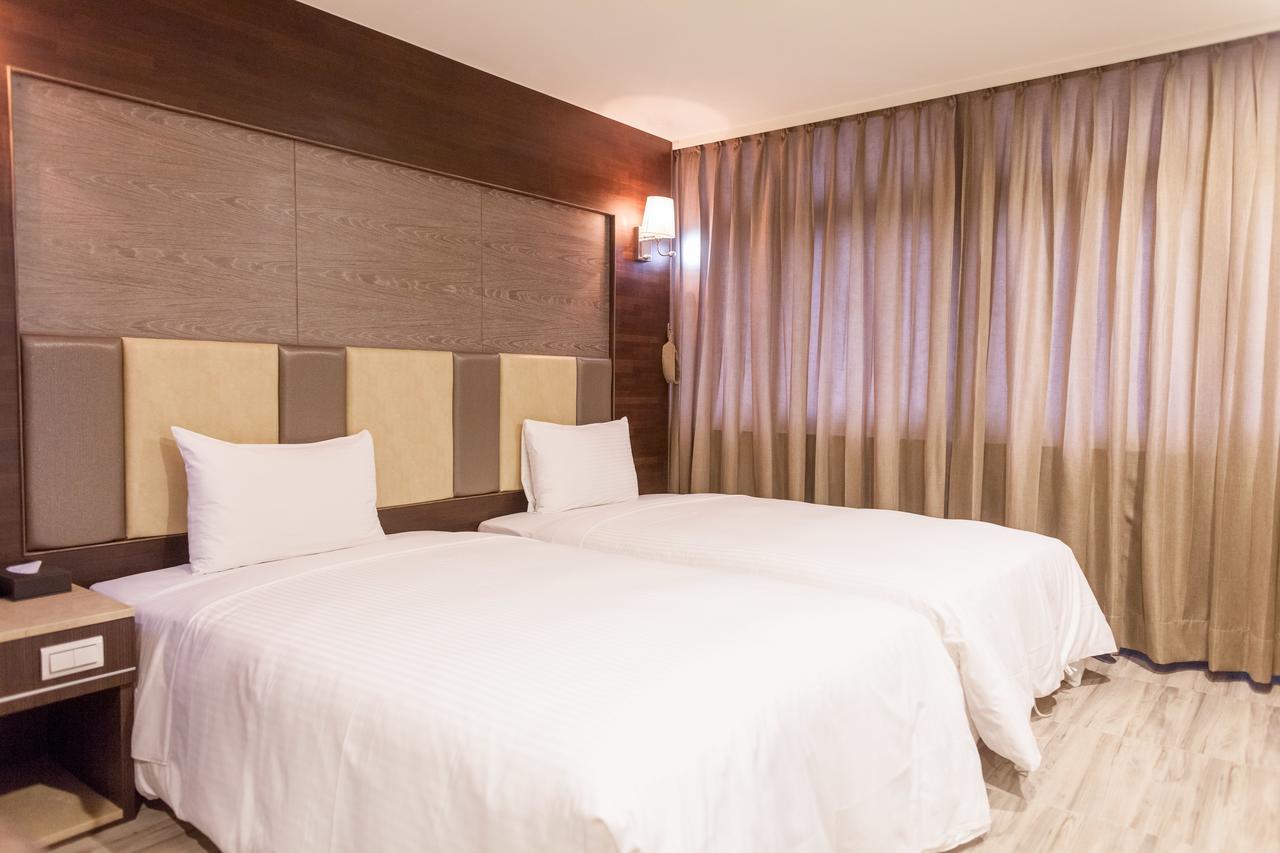 Maple Hotel Tainan Exterior foto