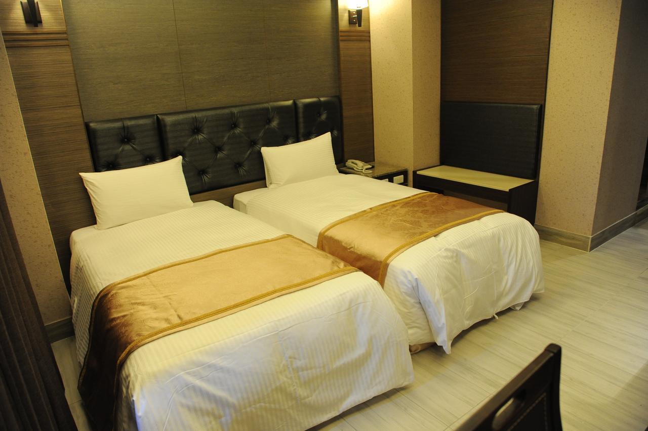 Maple Hotel Tainan Exterior foto