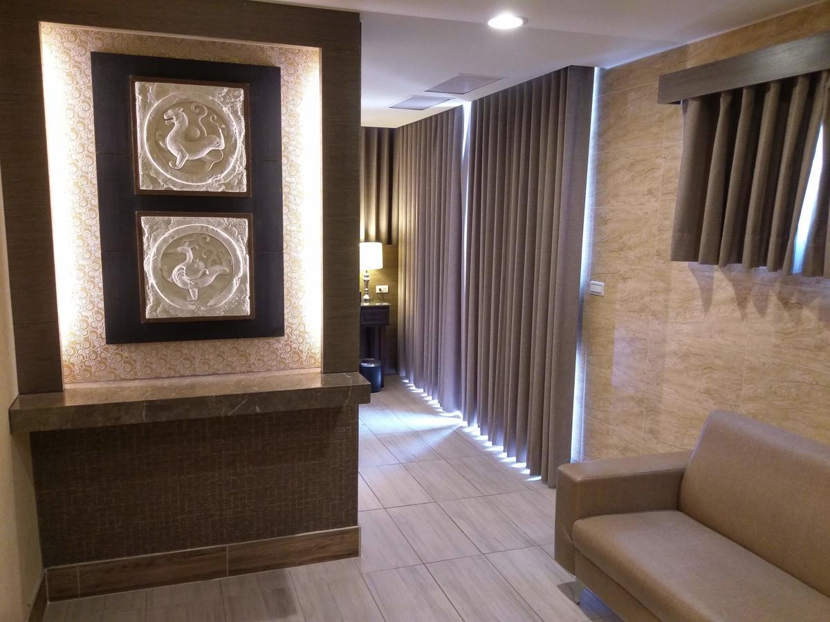 Maple Hotel Tainan Exterior foto