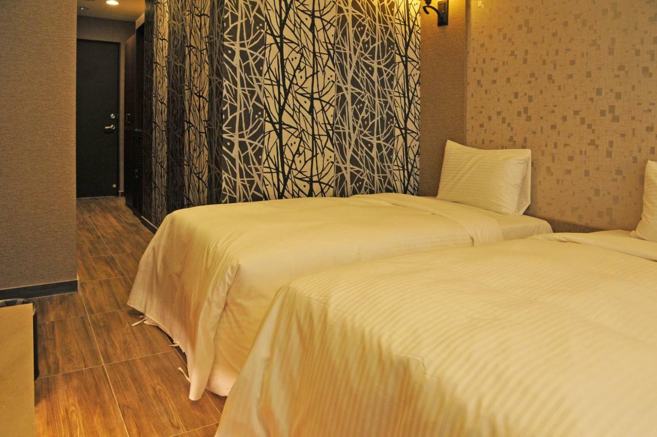 Maple Hotel Tainan Exterior foto
